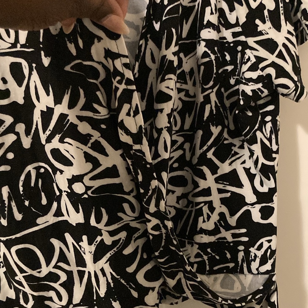 EUC- Kristin Nicole XL black and white multi colored wrap top with belt - Picture 3 of 5